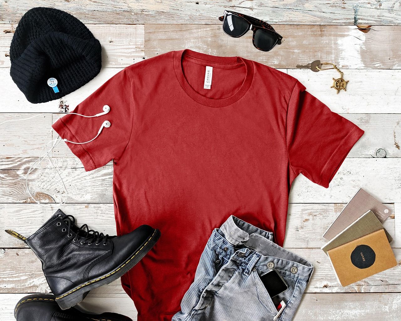 Modne bluzy, kurtki i czapki - przegląd streetwearowych must have