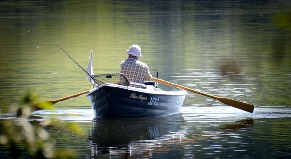 Moda dla wędkarzy - jak dobrze wybrać odzież z nadrukami